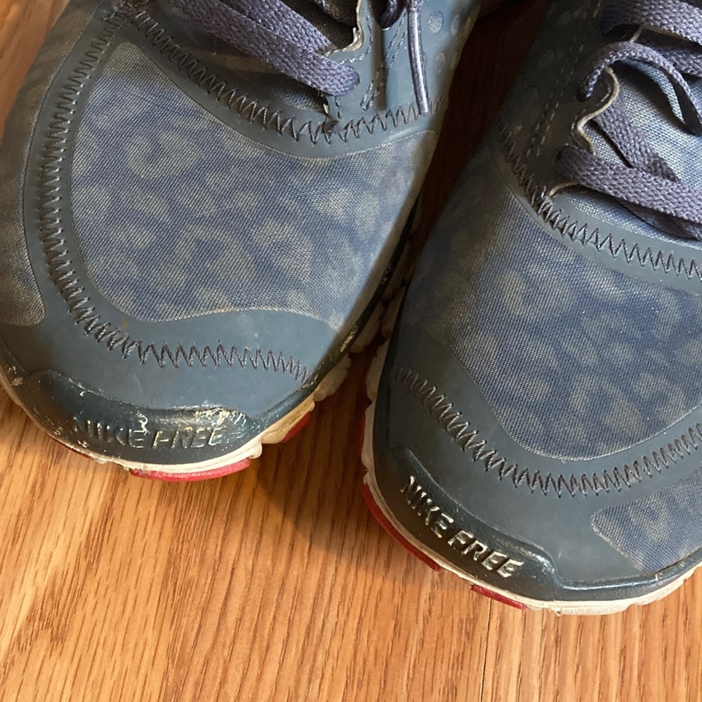 Nike Tennis Shoes - Picture 3 of 11